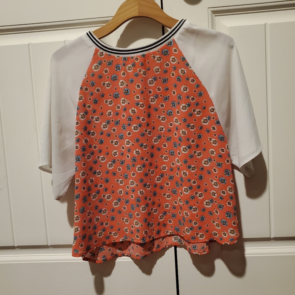 Crop top with flowers